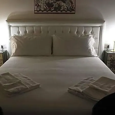 Ln Hotel